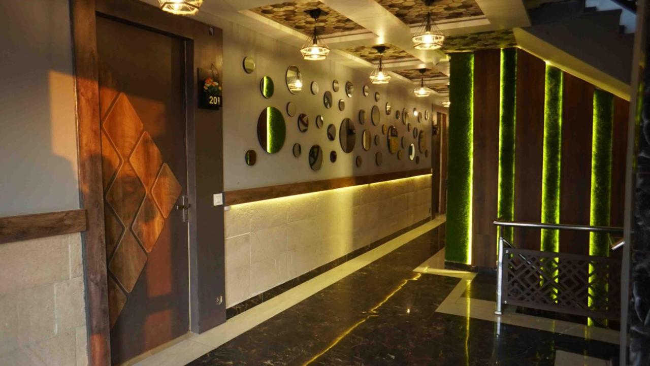 Hotel Soluxe Yamunānagar Exterior foto